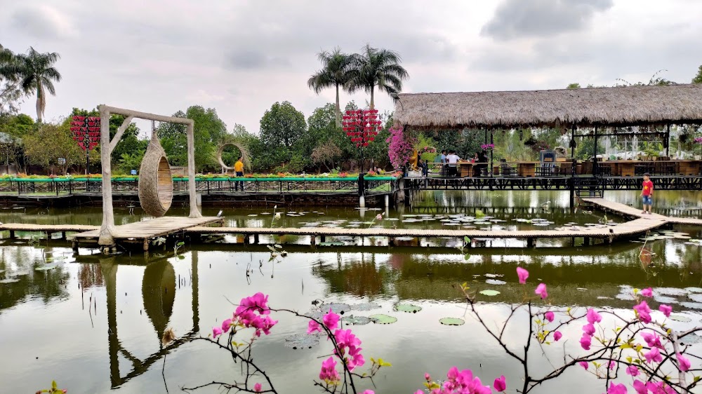 Nhà hàng Ẩm thực Sinh thái Hồn Quê