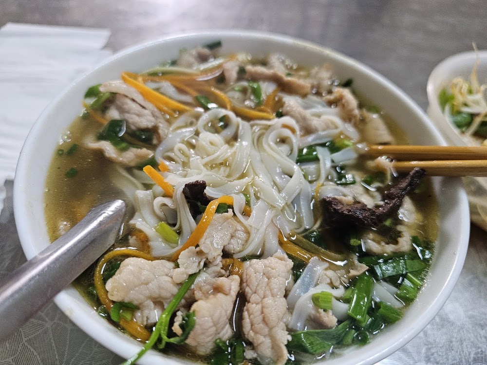 Phở gia truyền Trần Sinh (Gan cháy Đáp Cầu)