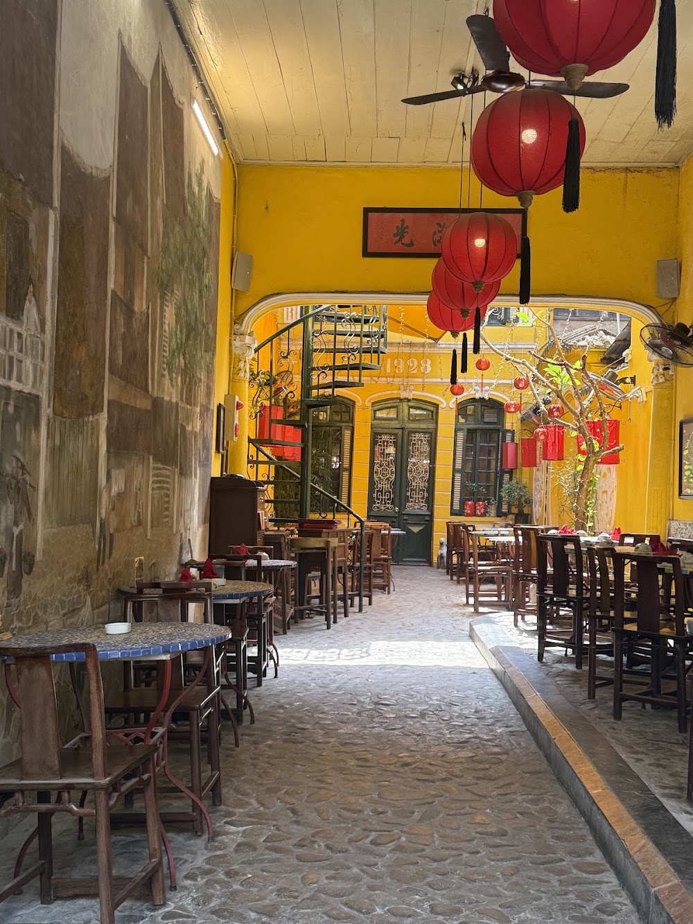 Nhà Hàng Madame Hiền