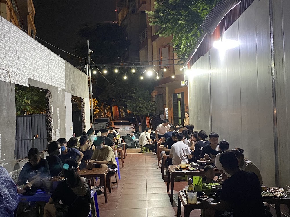 Lẩu Nướng Phương Anh湖邊烤肉