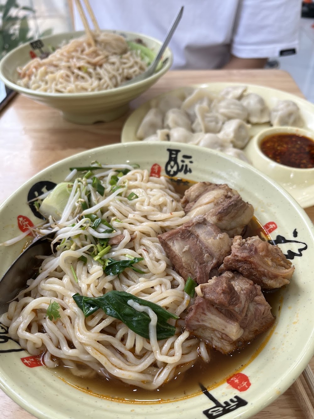 Quán ăn Việt Trung ( 越-中饭馆)