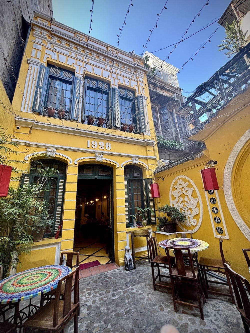Nhà Hàng Madame Hiền