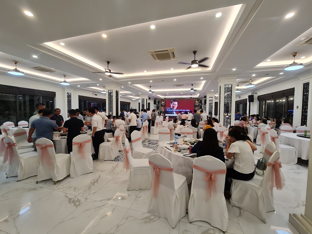 Nhà hàng Dolphin (Dolphin Restaurant)