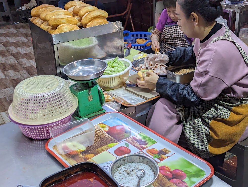 Bánh Mì Phố Huế
