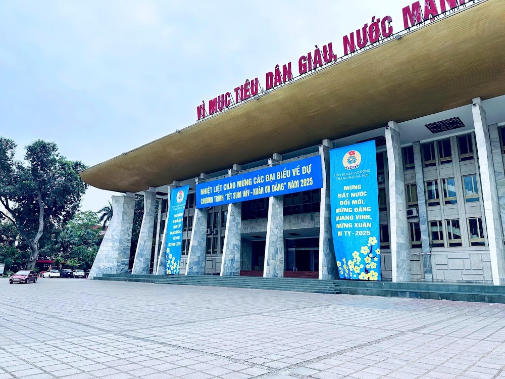 Nhà hàng Dolphin (Dolphin Restaurant)