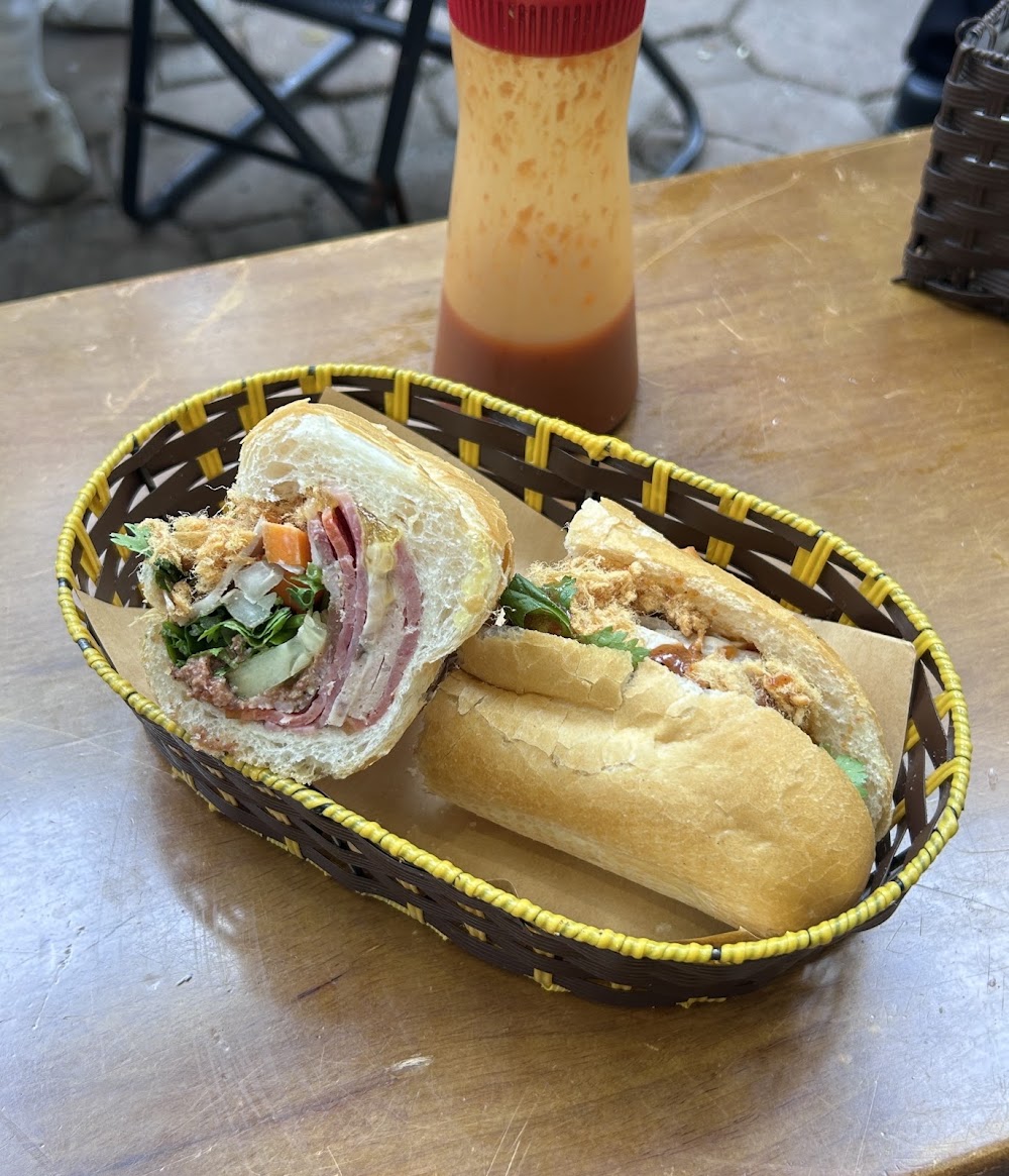 Bánh Mì Thịt Nguội Hiệu Cô Ba
