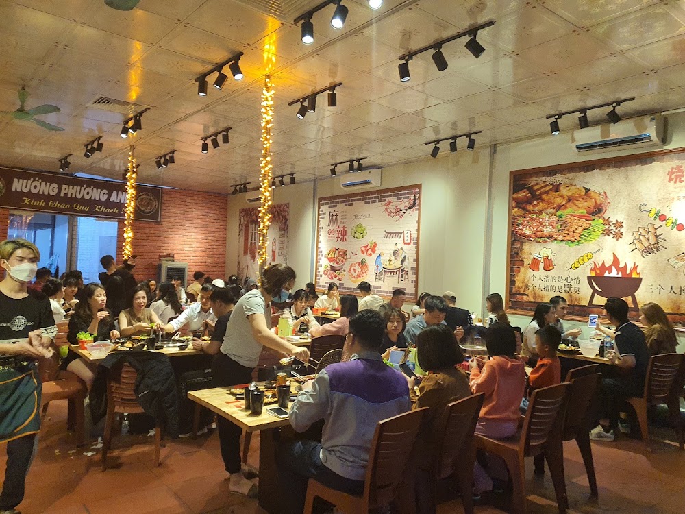 Lẩu Nướng Phương Anh湖邊烤肉