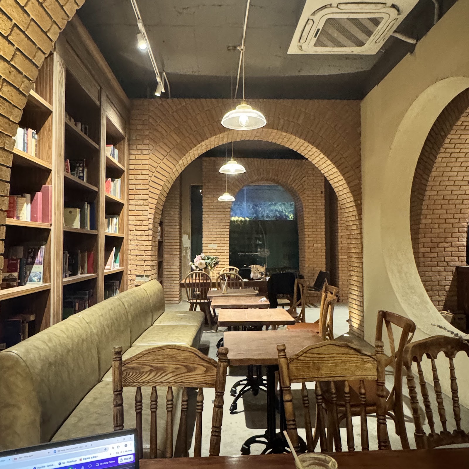 8Hours - Nguyễn Phong Sắc – Không gian quán