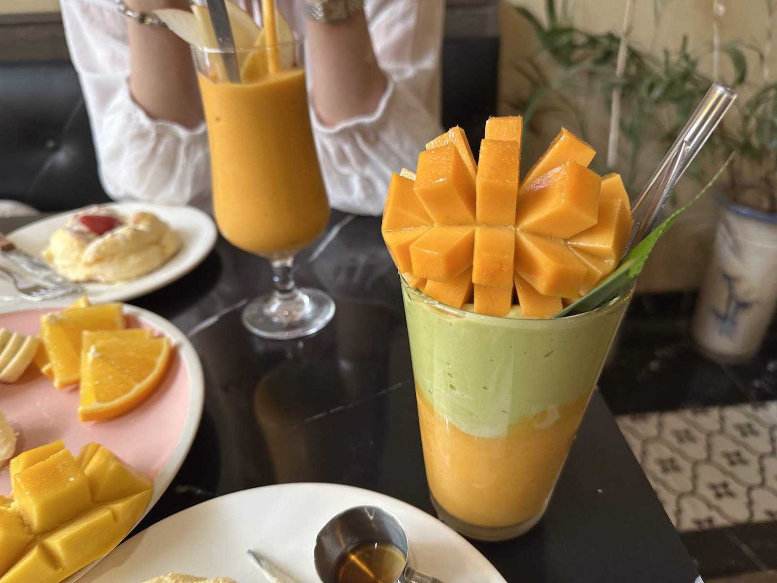 Avos and Mango Coffee Shop