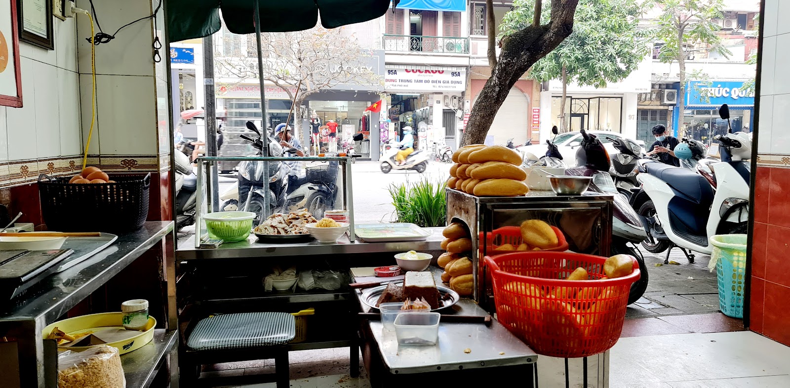 Bánh Mì Phố Huế