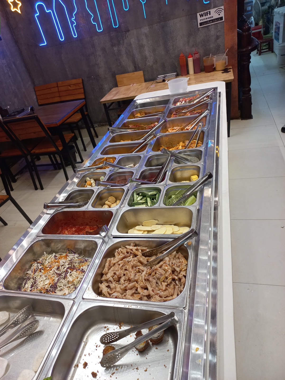 Bee Buk – Buffet Lẩu Nướng Chảo Gang – Không gian quán
