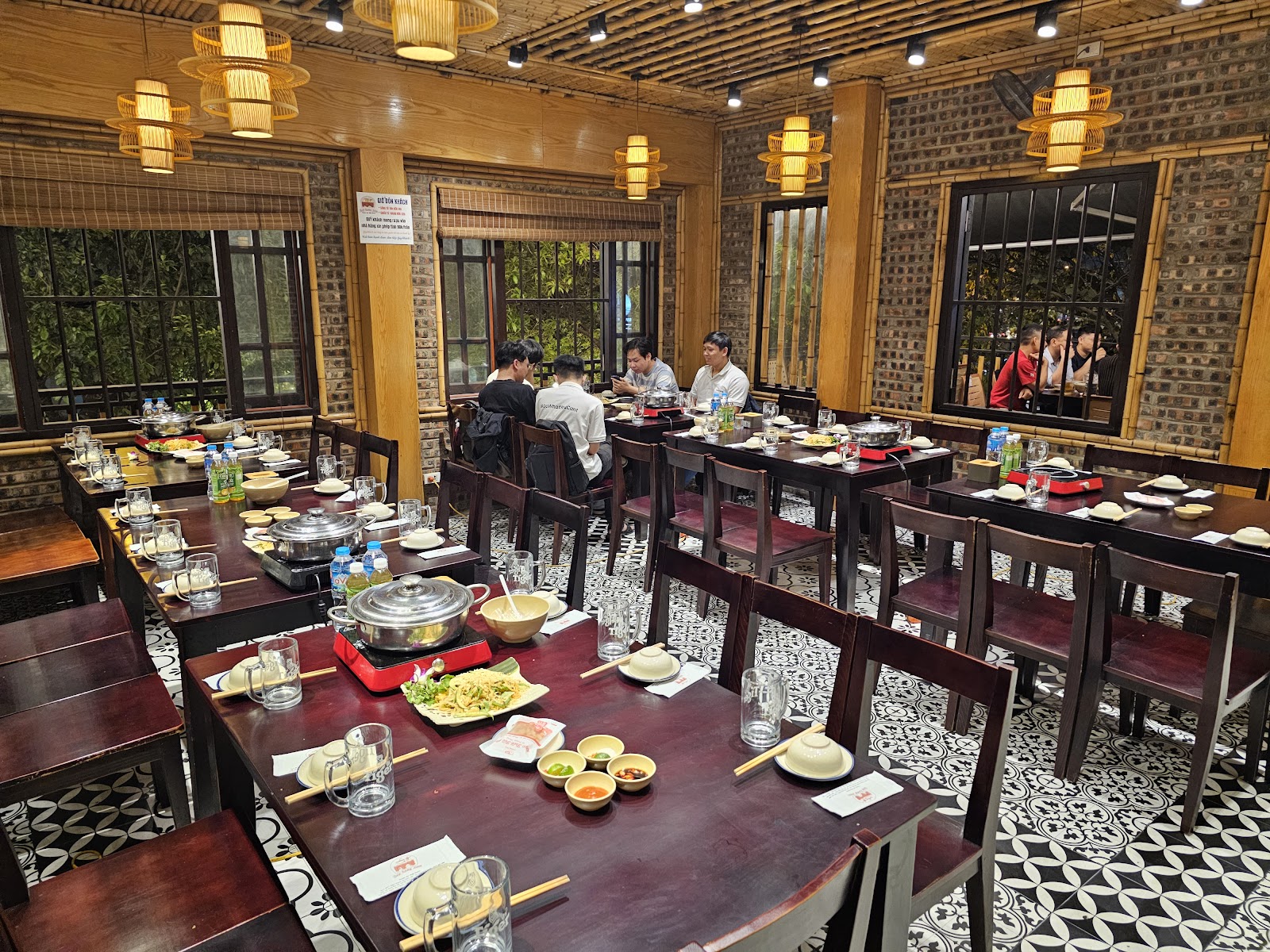 Bếp Hàng Xóm 3 – Không gian quán