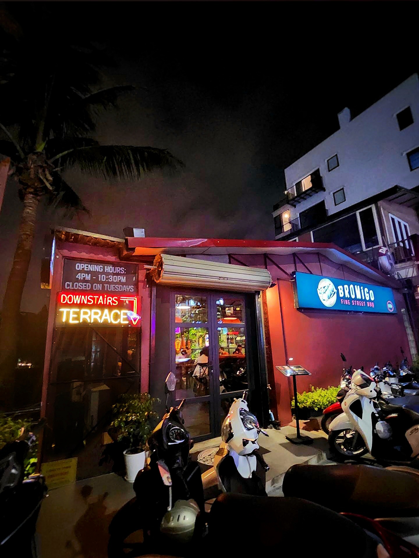 Bromigo Fine Street BBQ – Không gian quán