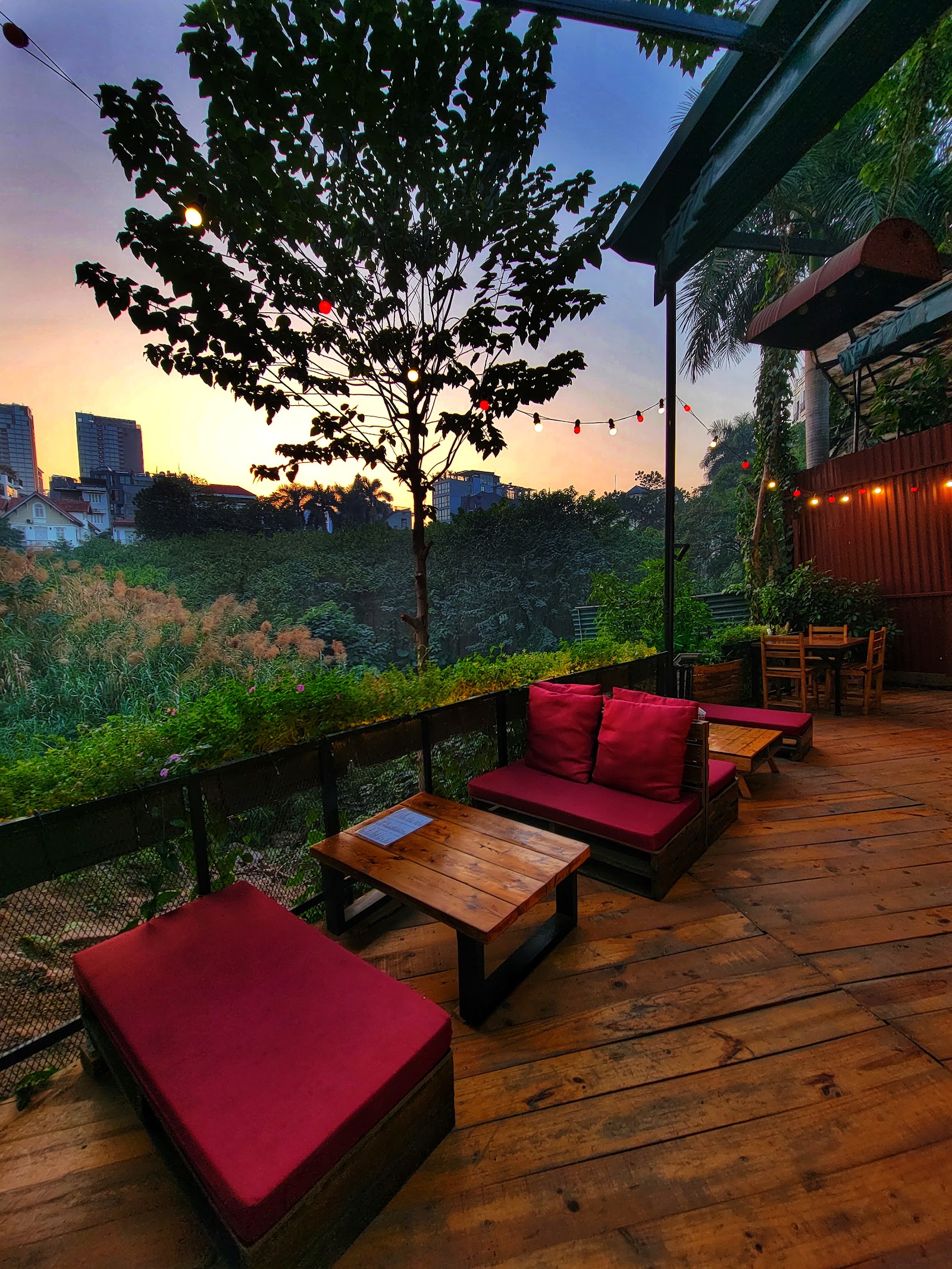 Bromigo Fine Street BBQ – Không gian quán