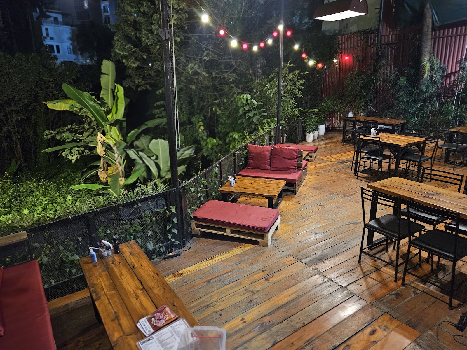 Bromigo Fine Street BBQ – Không gian quán