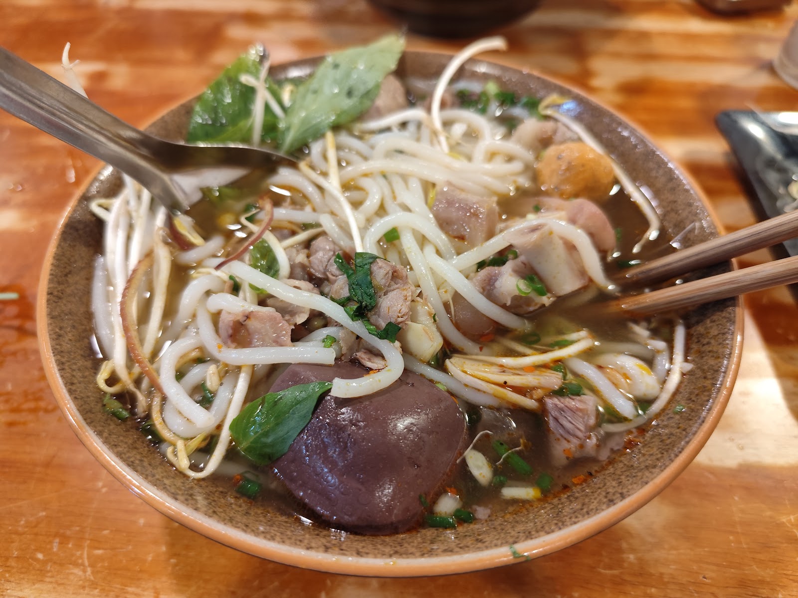 BÚN BÒ HUẾ NGỰ UYỂN - MỸ ĐÌNH