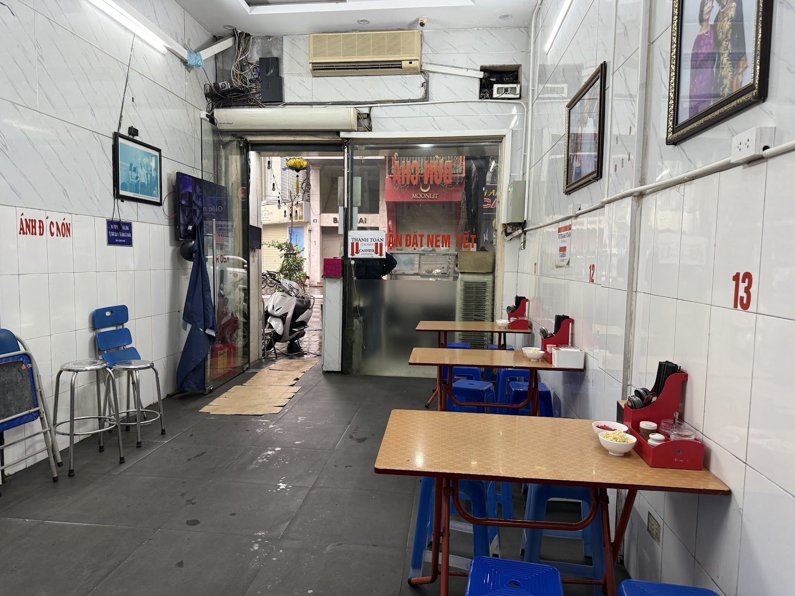 Bún chả Hương Liên – Không gian quán