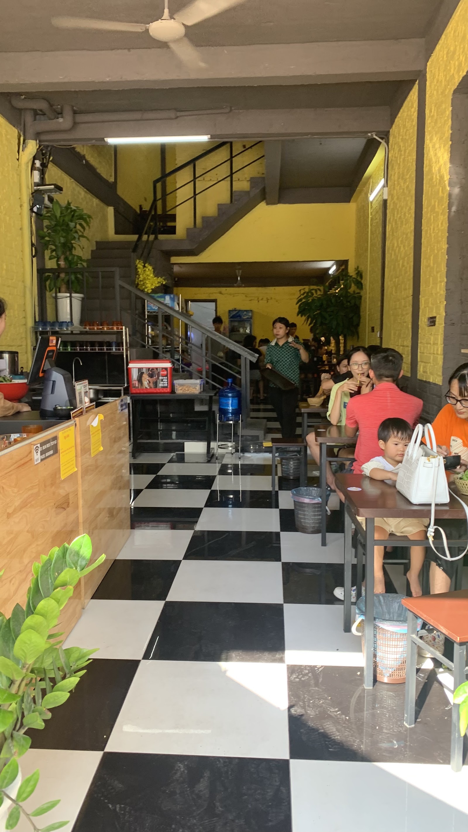 Bún Riêu Tóp Mỡ Huyền Anh Cơ Sở 9 – Không gian quán