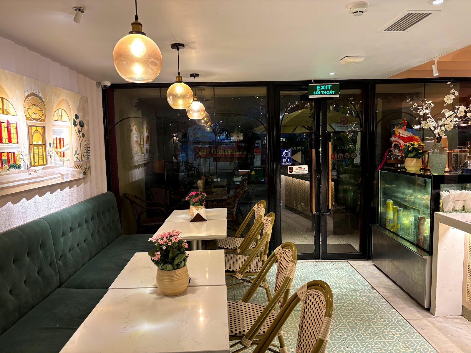Cafe de Flore 46 – Không gian quán