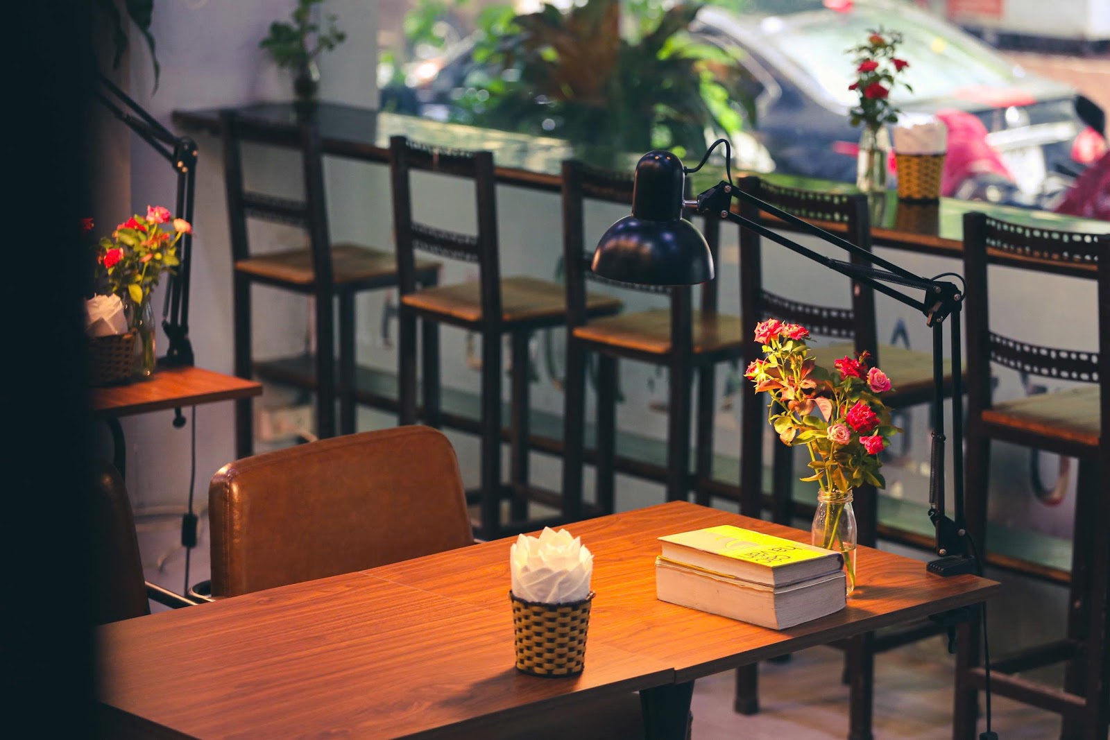 Café Thư Viện Sách Đông Tây – Không gian quán