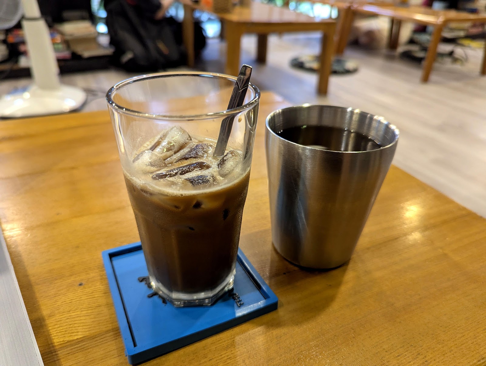 Café Thư Viện Sách Đông Tây