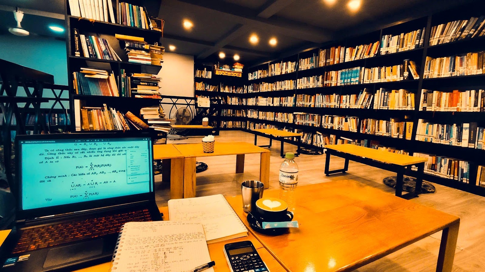 Café Thư Viện Sách Đông Tây – Không gian quán