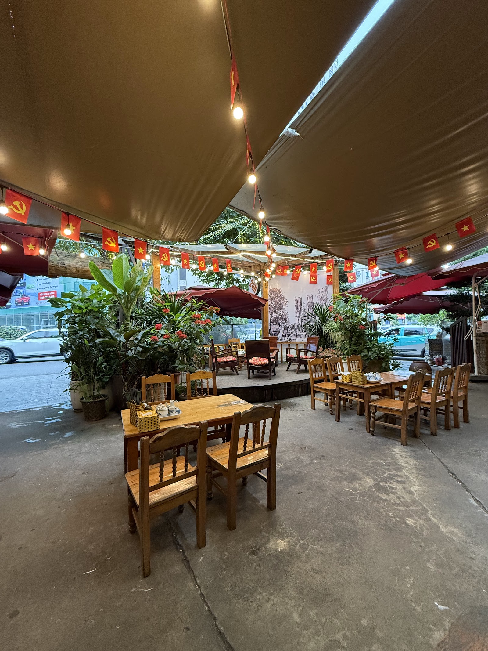 CAFE VƯỜN PHỐ - PHỞ VƯƠNG