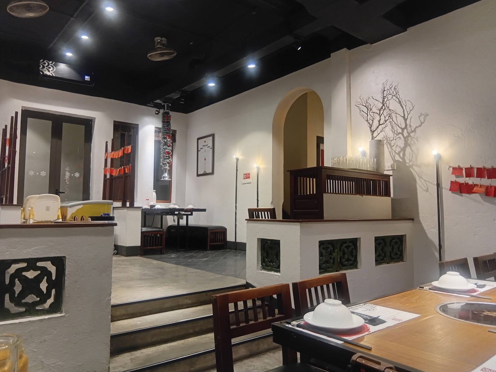 Nhà hàng Chả cá Phùng Gia - KĐT Đặng Xá (Hanoi La Vong Fish Restaurant) – Không gian quán
