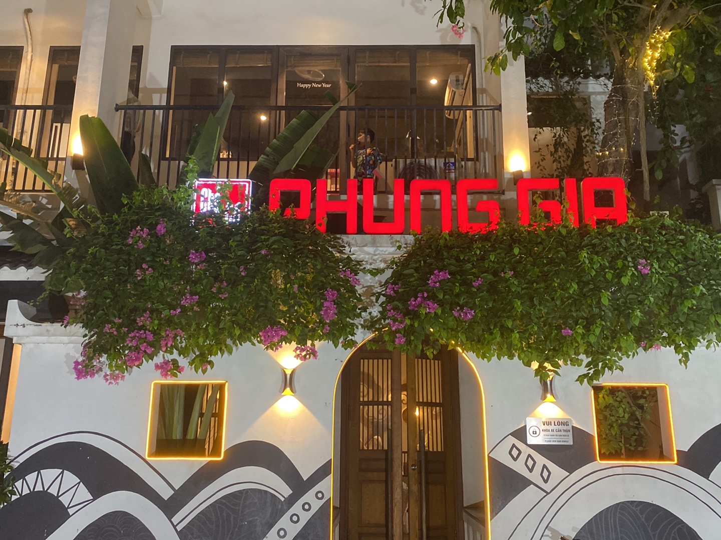 Nhà hàng Chả cá Phùng Gia - KĐT Đặng Xá (Hanoi La Vong Fish Restaurant) – Không gian quán