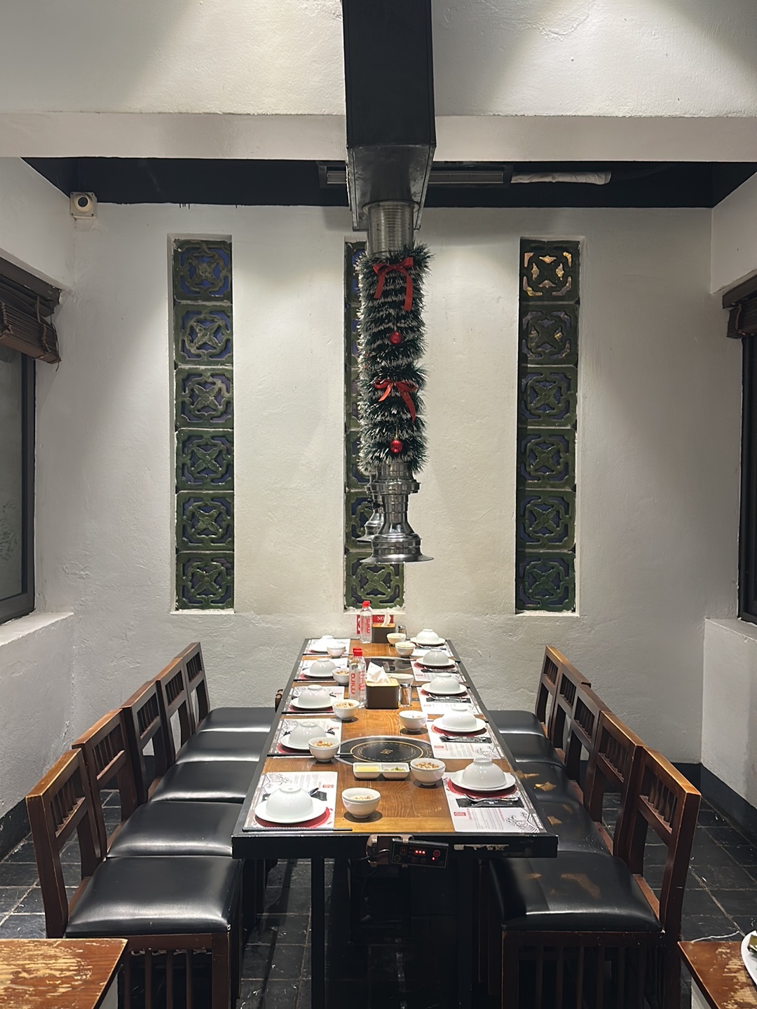 Nhà hàng Chả cá Phùng Gia - KĐT Đặng Xá (Hanoi La Vong Fish Restaurant) – Không gian quán