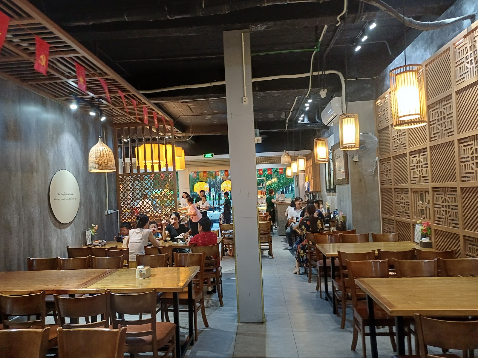 Chay Mộc Miên - Nguyễn Cơ Thạch – Không gian quán
