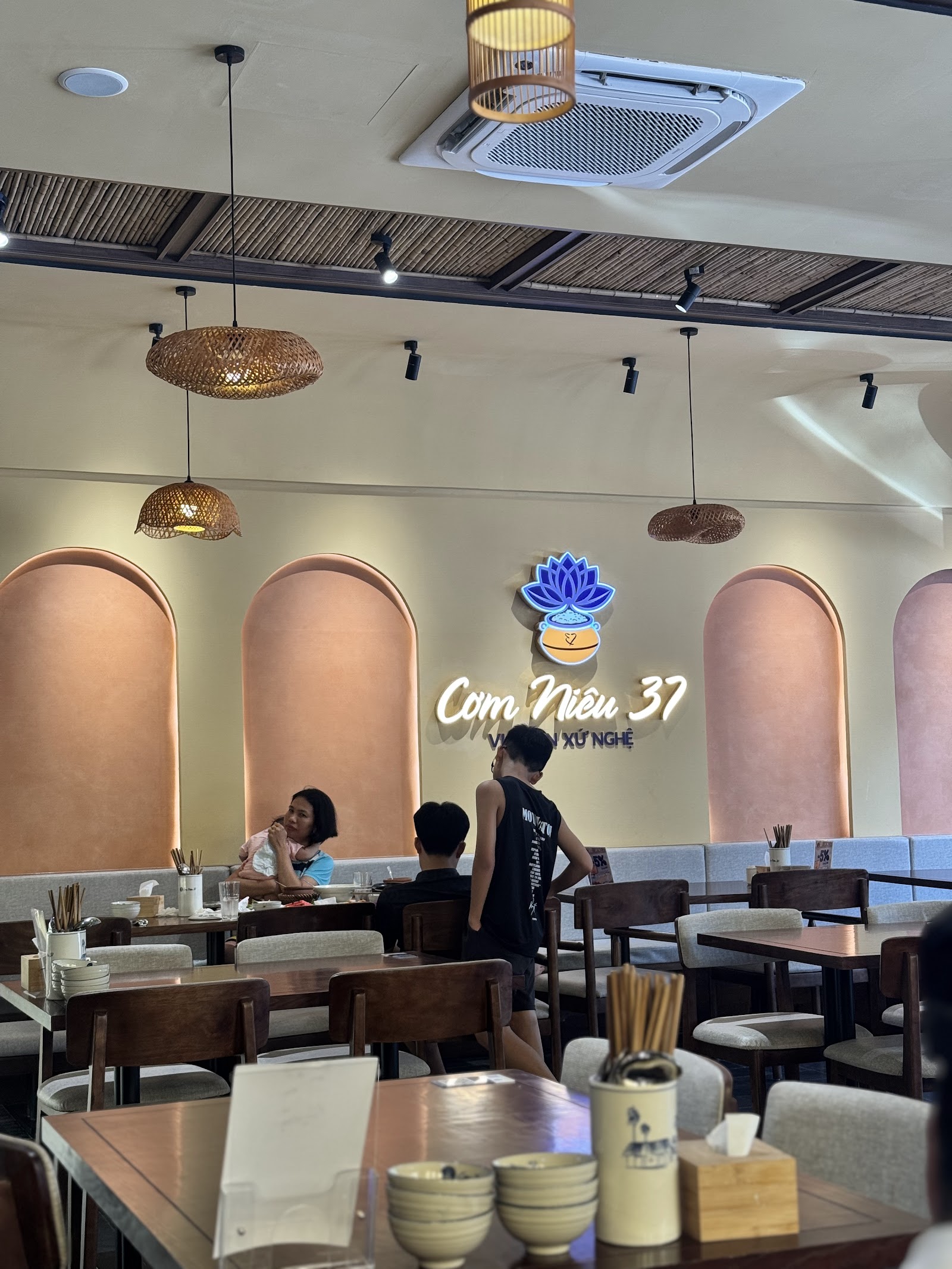 Cơm Niêu 37 - Vị Ngon Xứ Nghệ (Cơ sở Bắc Giang) – Không gian quán