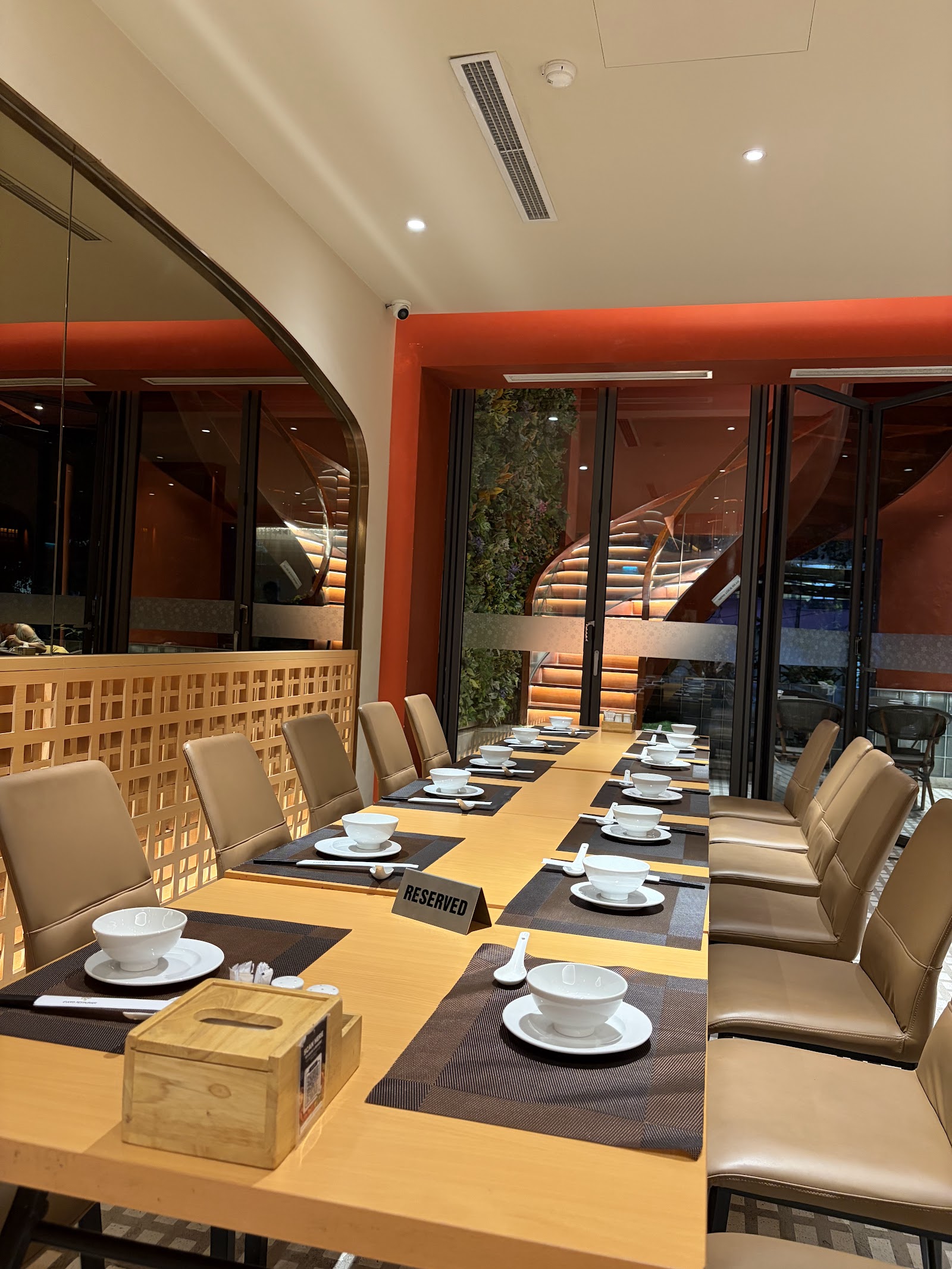 d’Lions Restaurant – Không gian quán