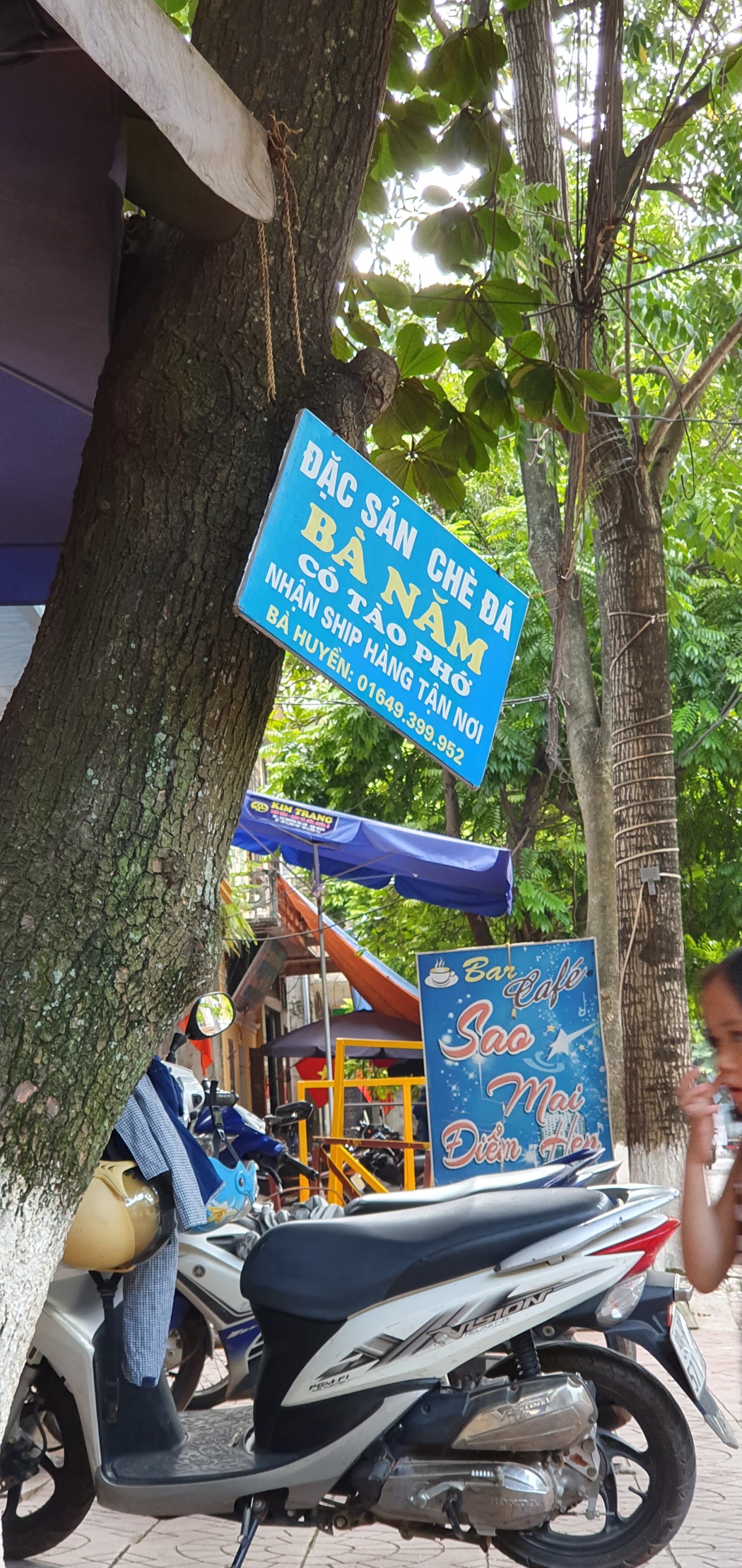 Đặc Sản Chè Bà Năm – Không gian quán