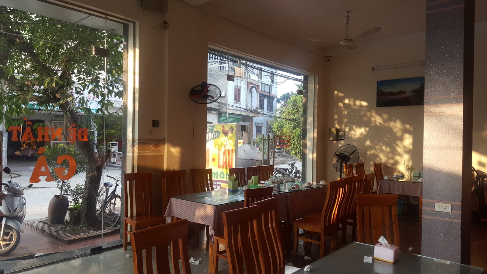 Đệ Nhất Gà – Không gian quán