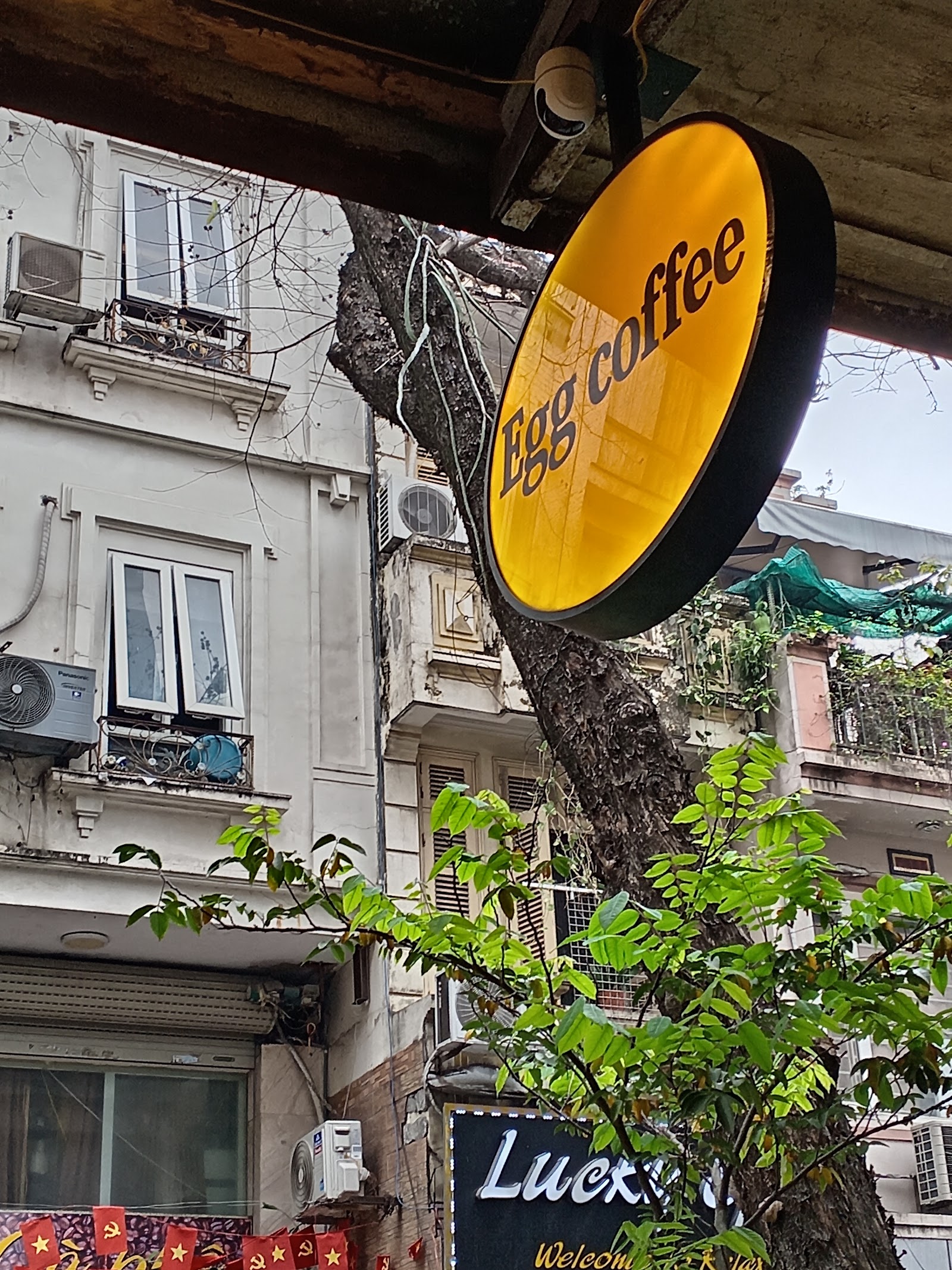 Egg coffee & more – Không gian quán