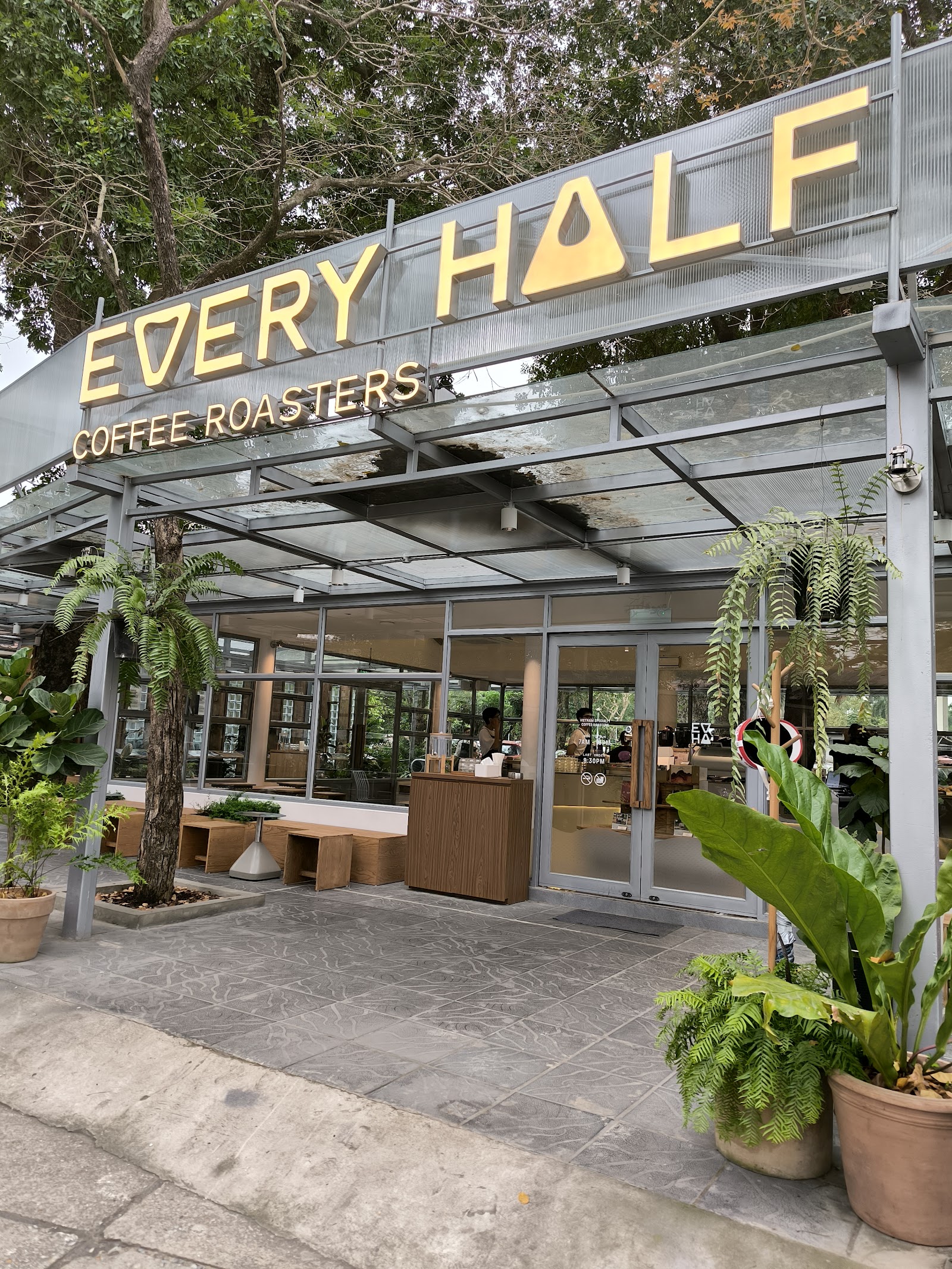 Every Half Coffee Roasters - Ngọc Hà