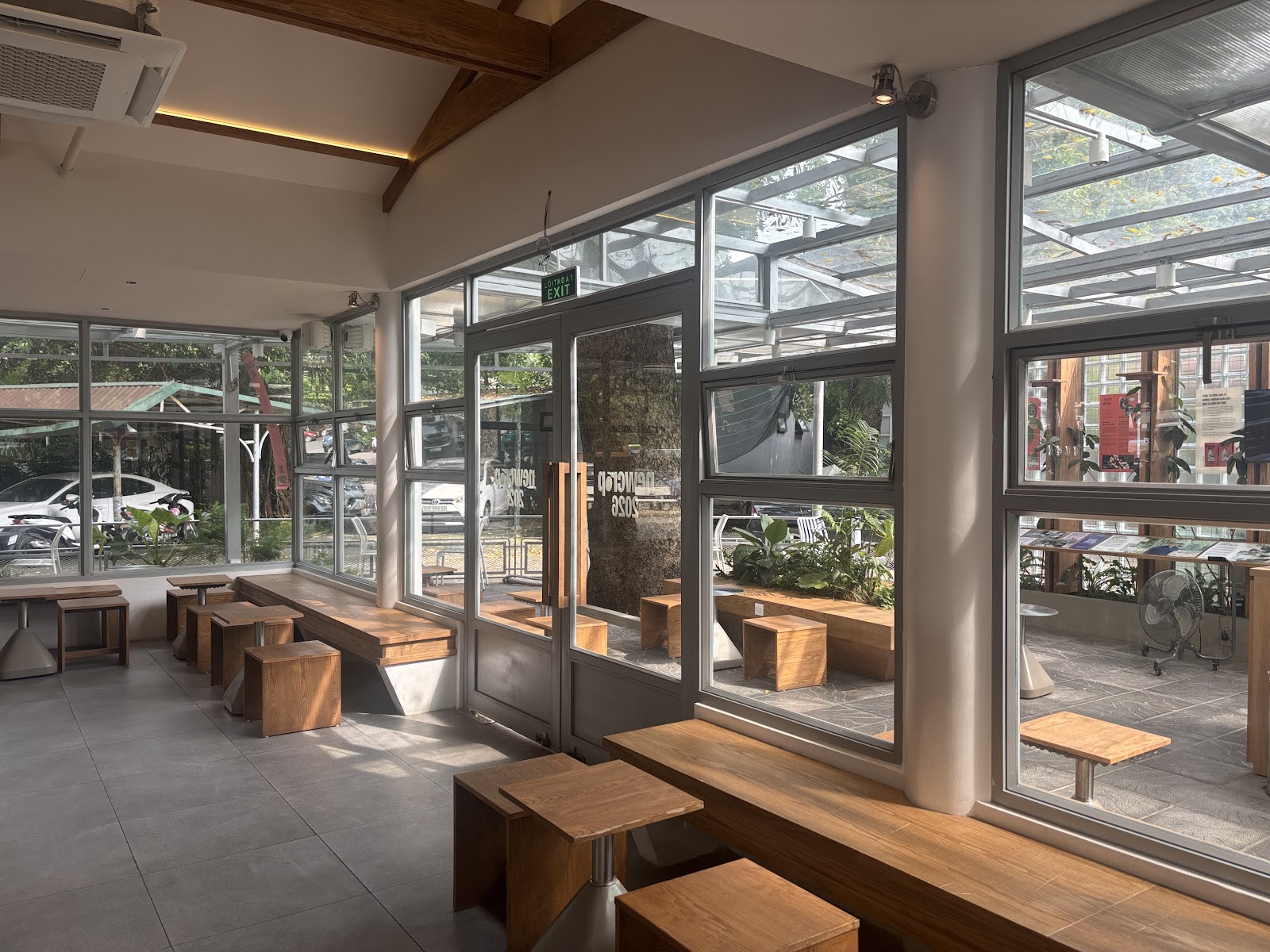 Every Half Coffee Roasters - Ngọc Hà – Không gian quán