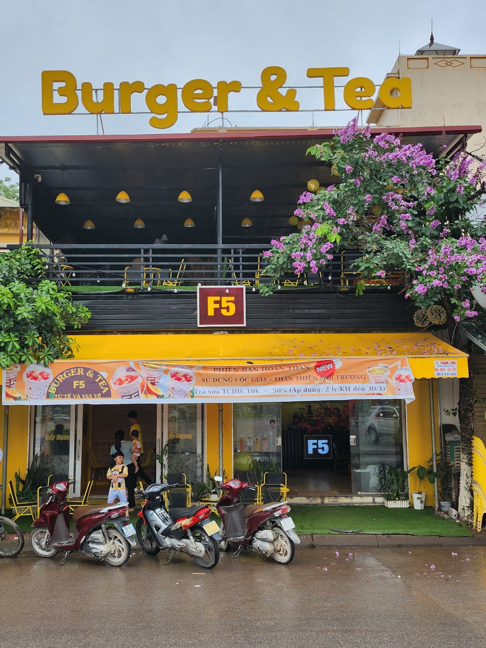 F5 Burger & Tea – Tiệm trà bờ hồ