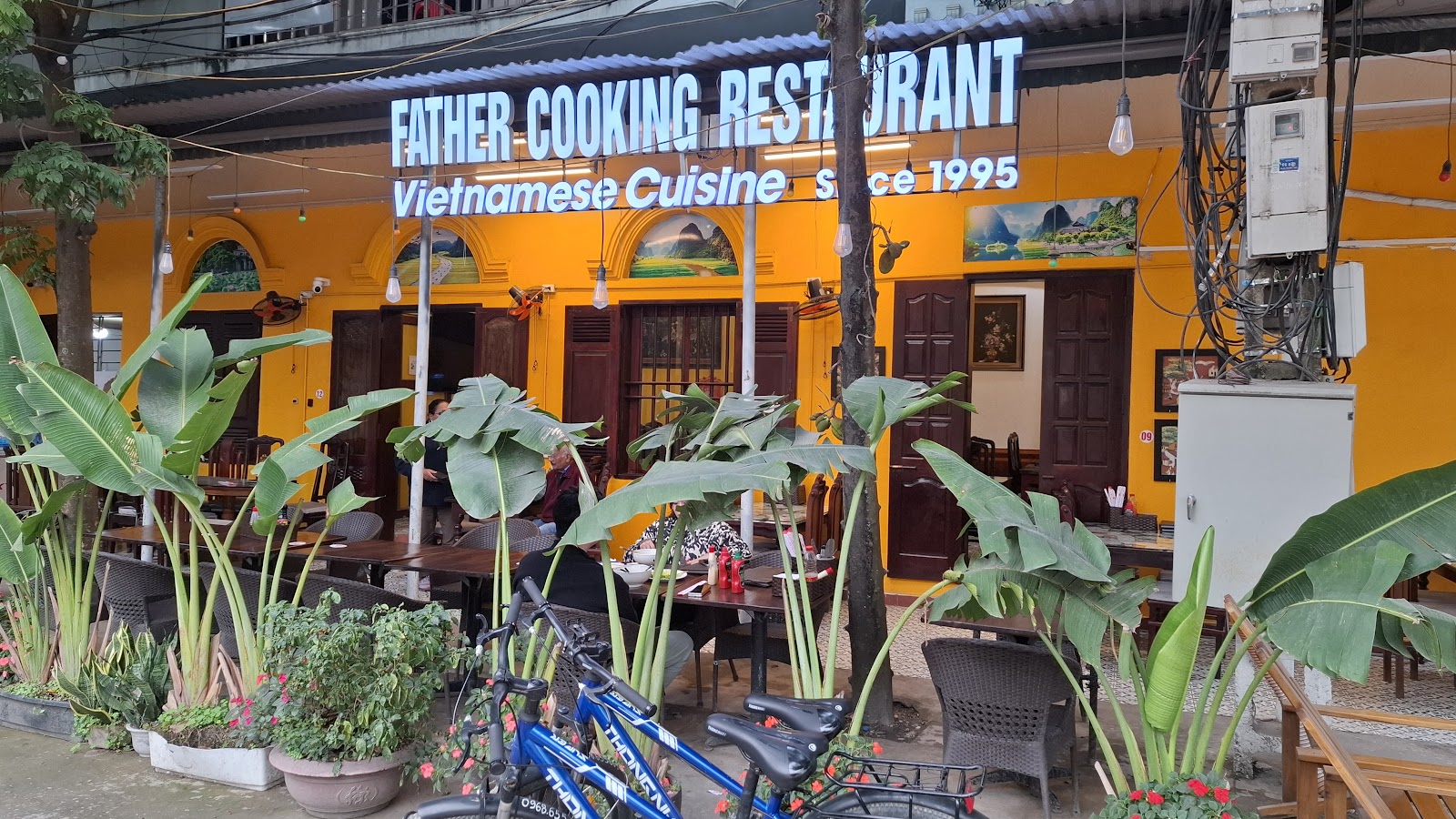 Father Cooking Restaurant – Không gian quán