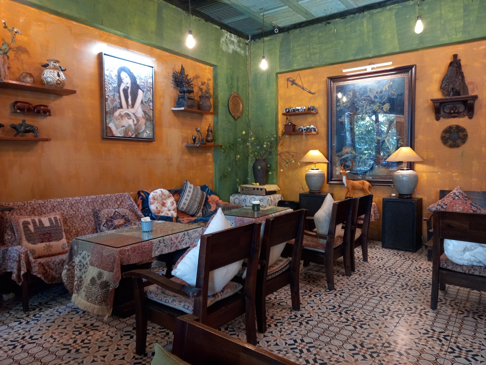 Gác Trịnh Cafe – Không gian quán