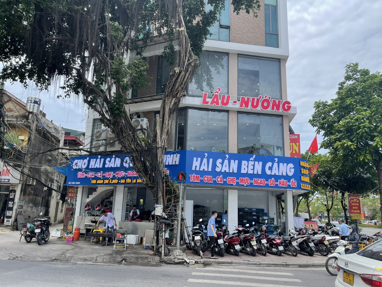 Hải sản bến cảng – Không gian quán