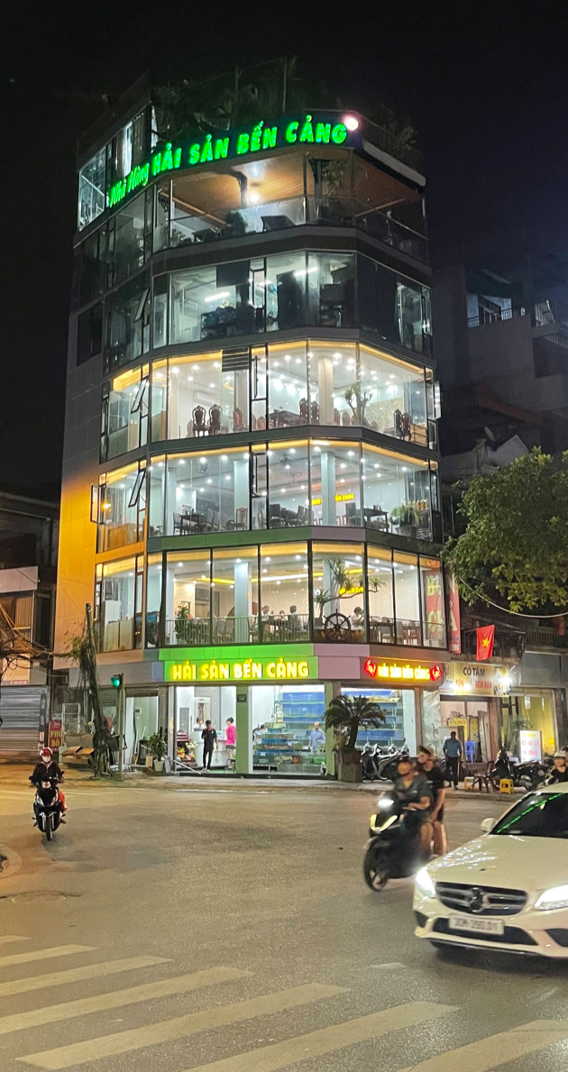 Hải sản bến cảng – Không gian quán