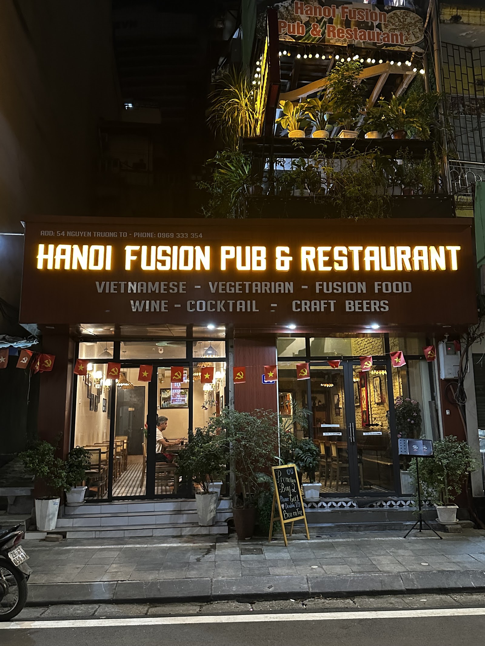 Hanoi Fusion Pub & Restaurant - 54 Nguyễn Trường Tộ – Không gian quán
