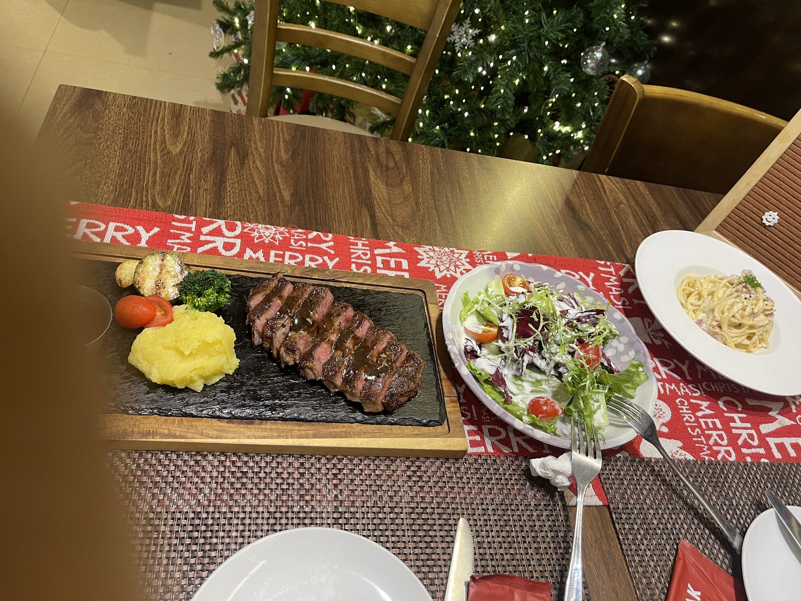 HI STEAK- 196 Hoàng Hoa Thám