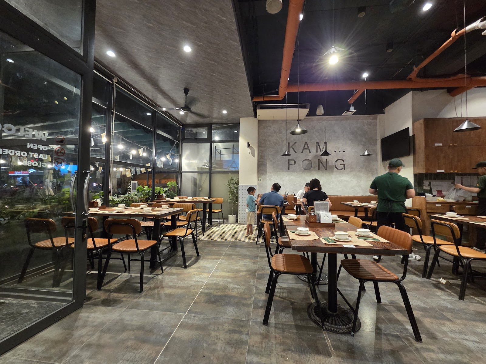 Kampong Chicken House - Cơm gà Hải Nam – Không gian quán