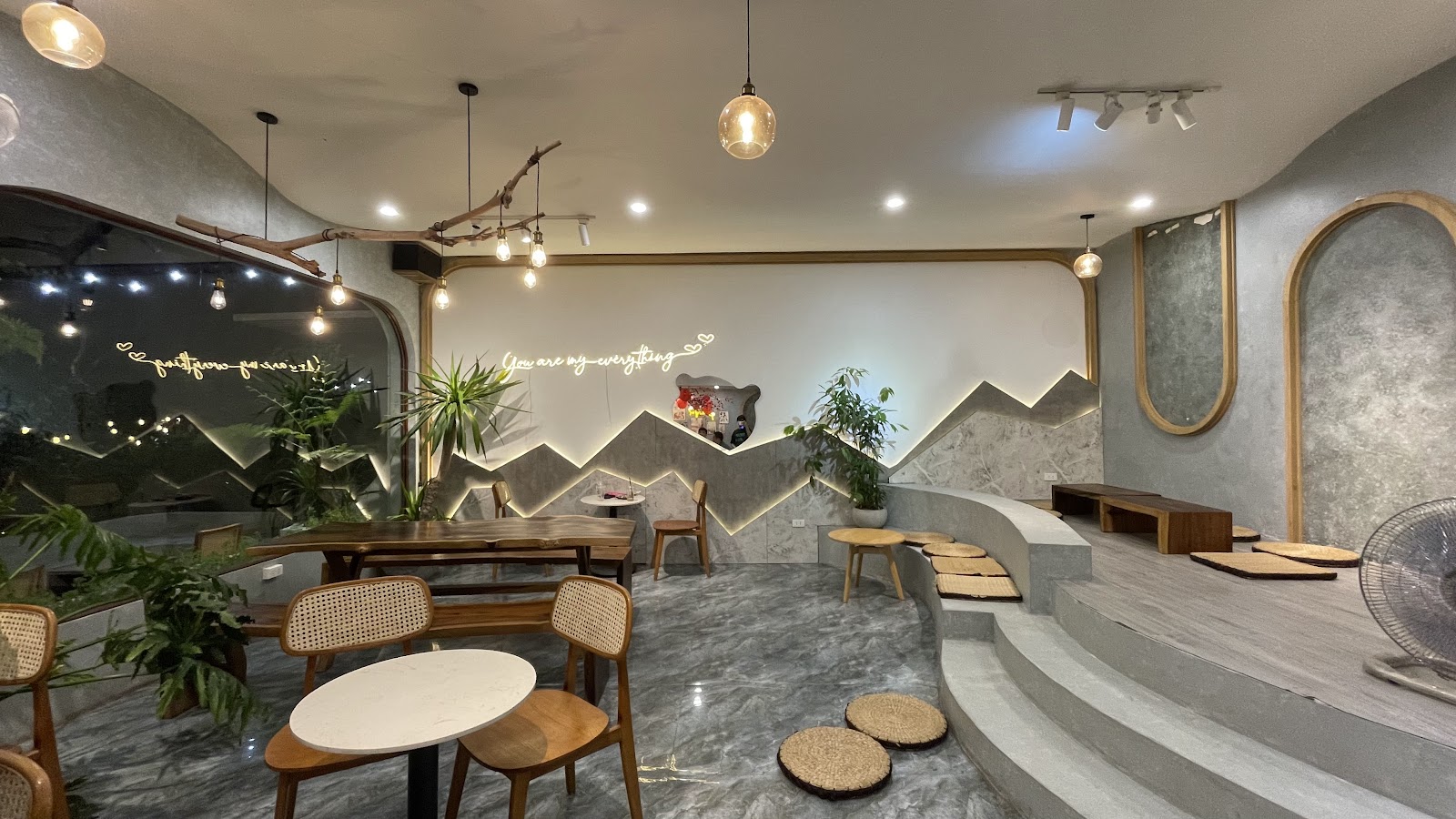 Khu Ẩm Thực Vườn Sưa – Không gian quán