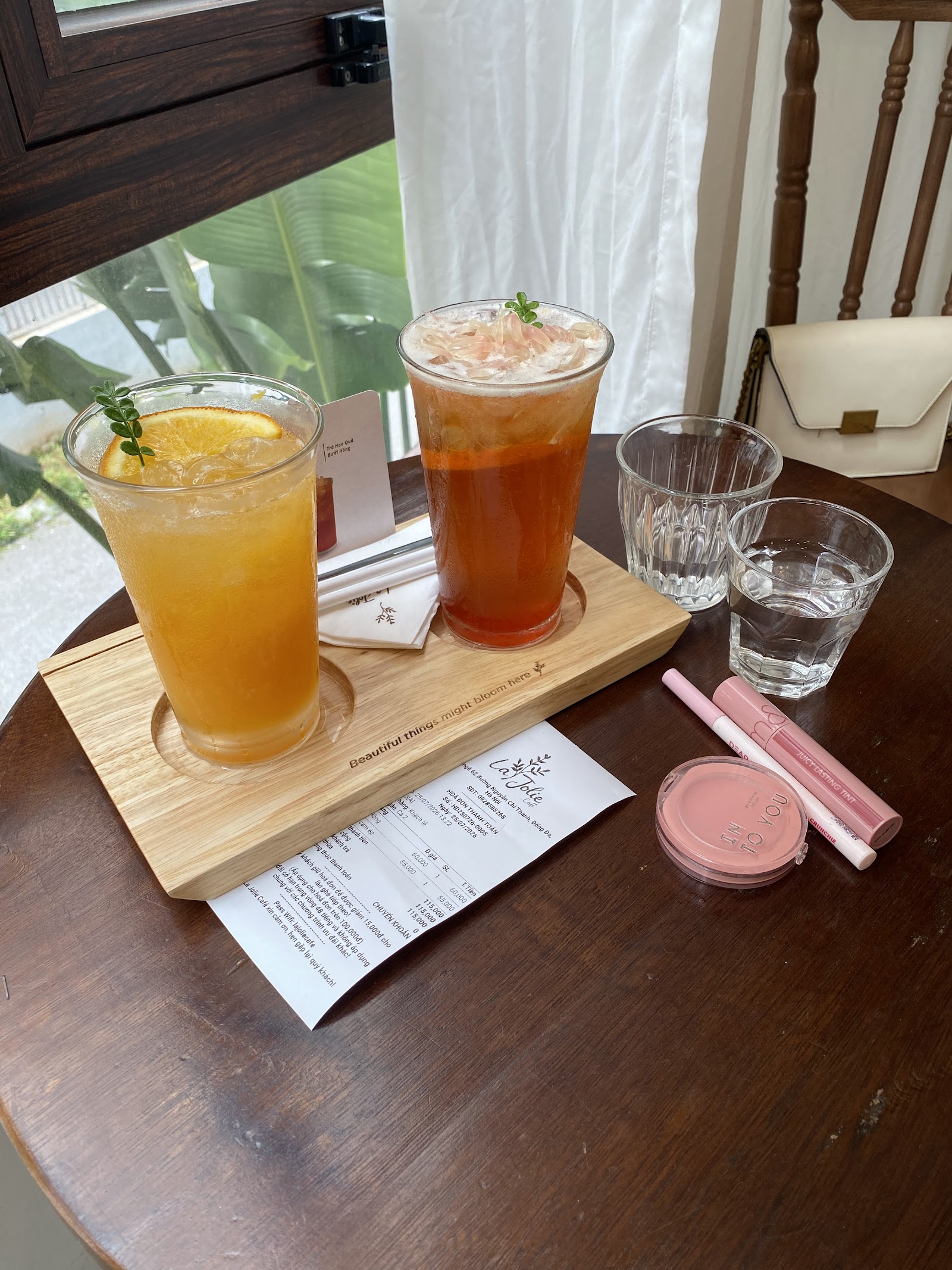 La Jolie Café