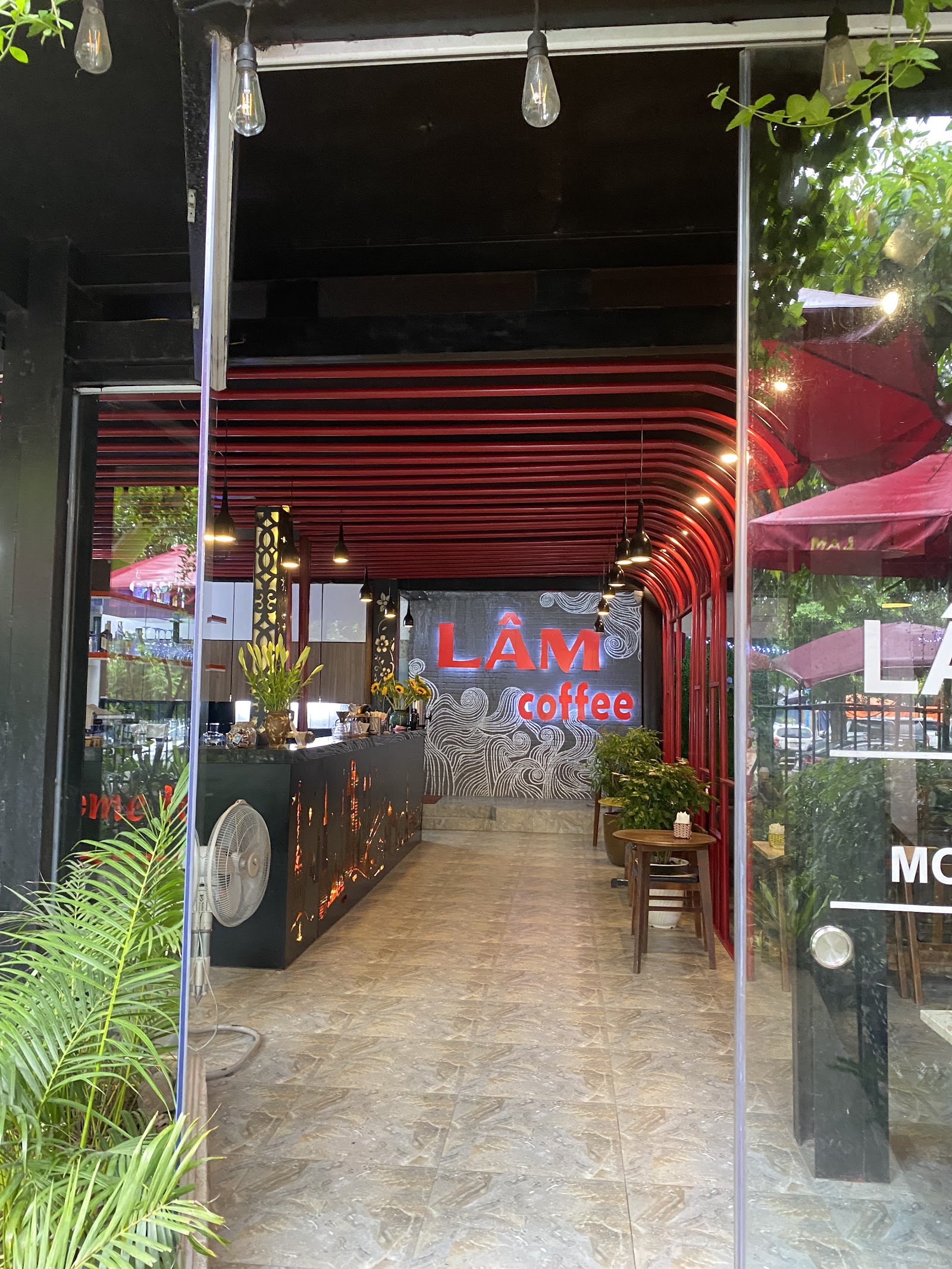 Lâm Coffee Trâu Quỳ – Không gian quán
