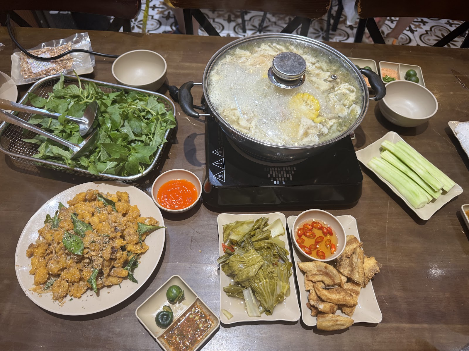 Lẩu Gà Lá É – Xì Xà Xì Xụp